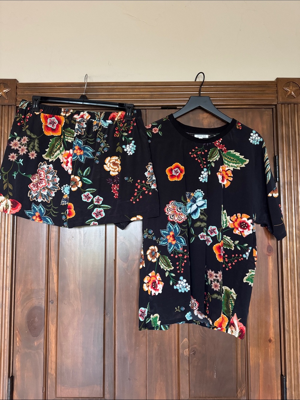 Johnny Was Silk Short Pajamas Size Large